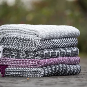 Pläd med fransar i 100% bomull – 135 x 200 cm.